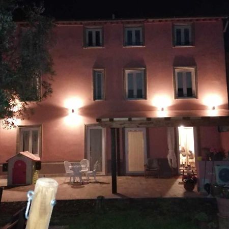 לוקה B&B La Rosa Nel Verde מראה חיצוני תמונה