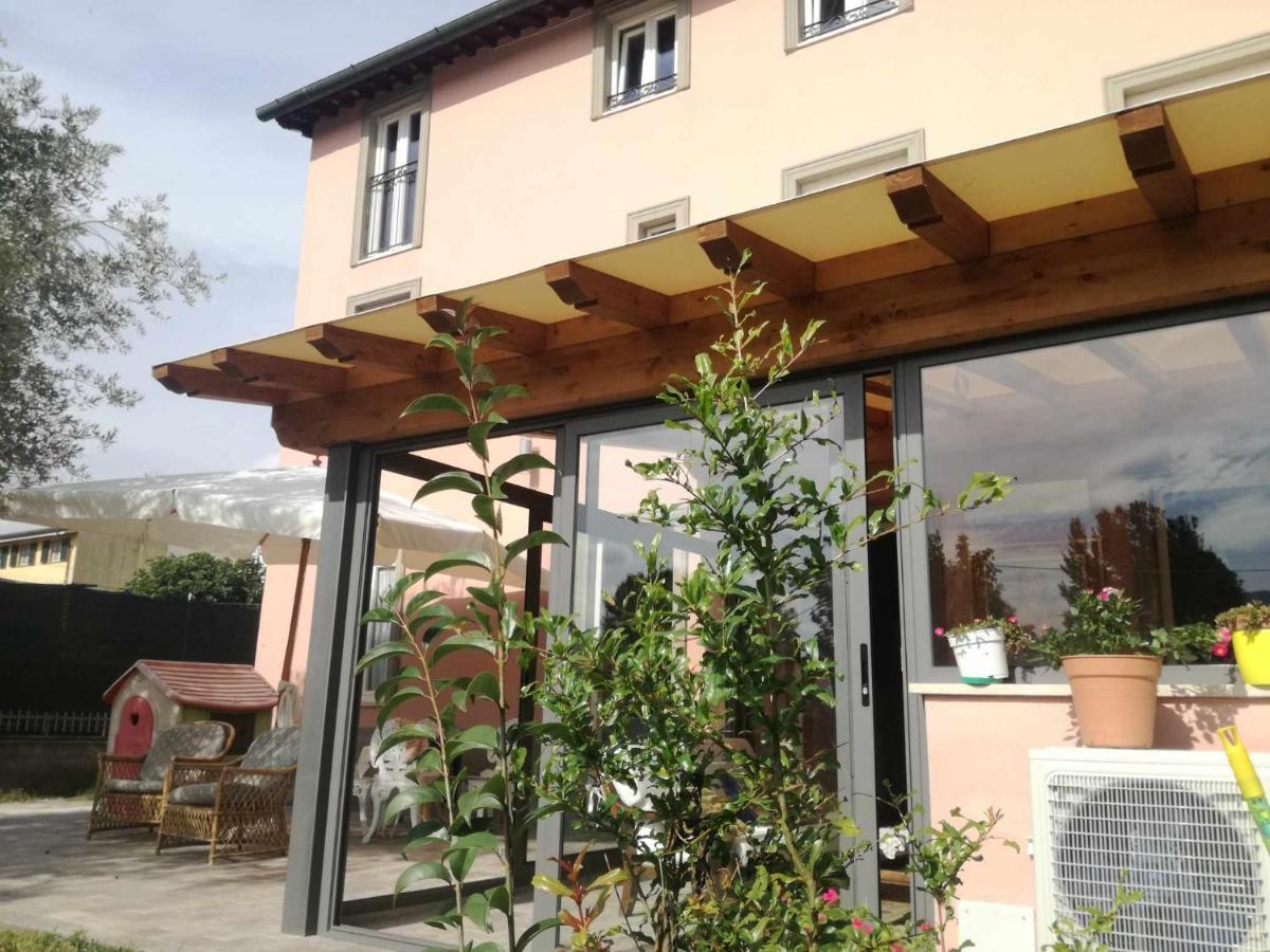 לוקה B&B La Rosa Nel Verde מראה חיצוני תמונה