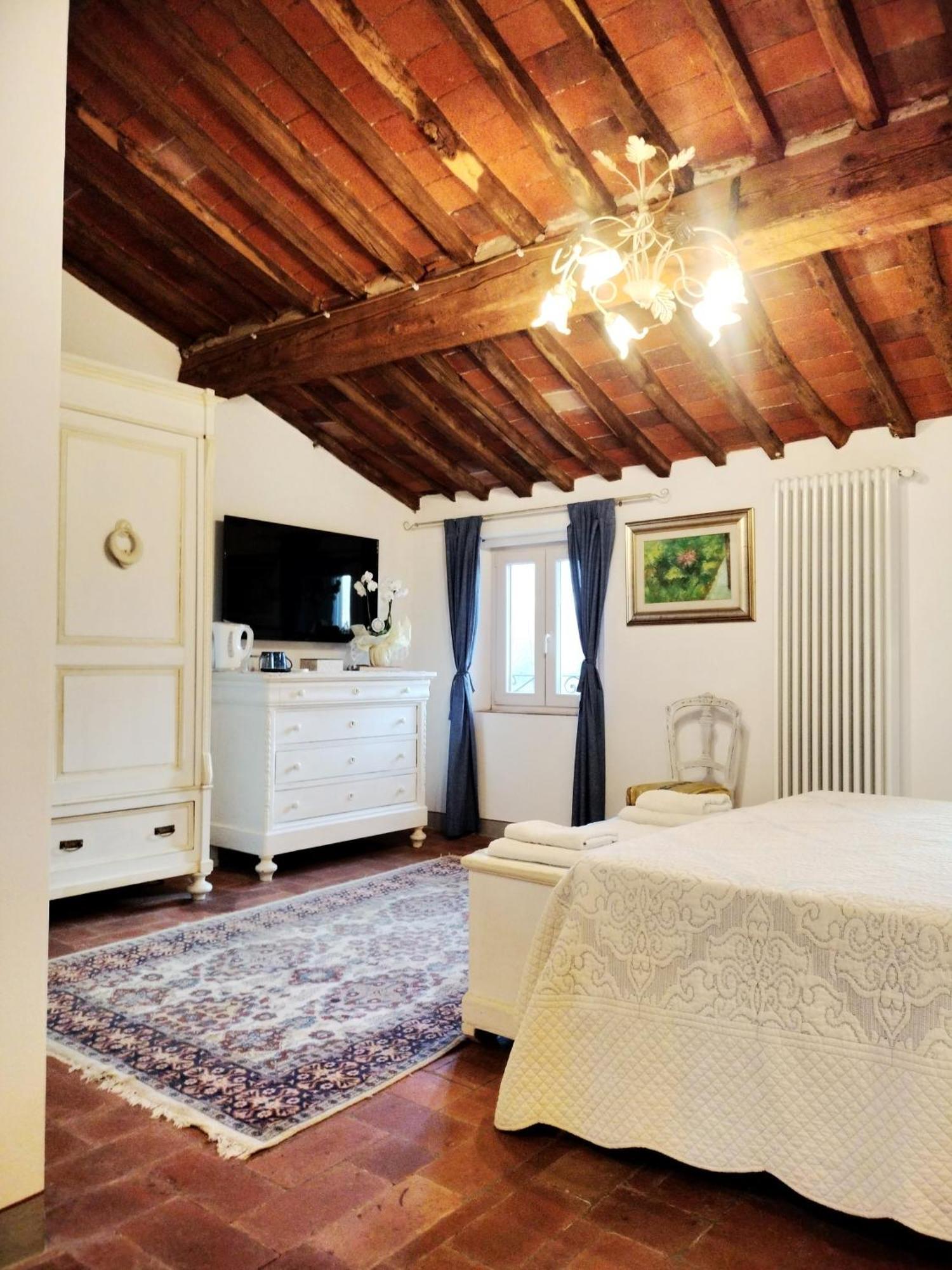 לוקה B&B La Rosa Nel Verde מראה חיצוני תמונה